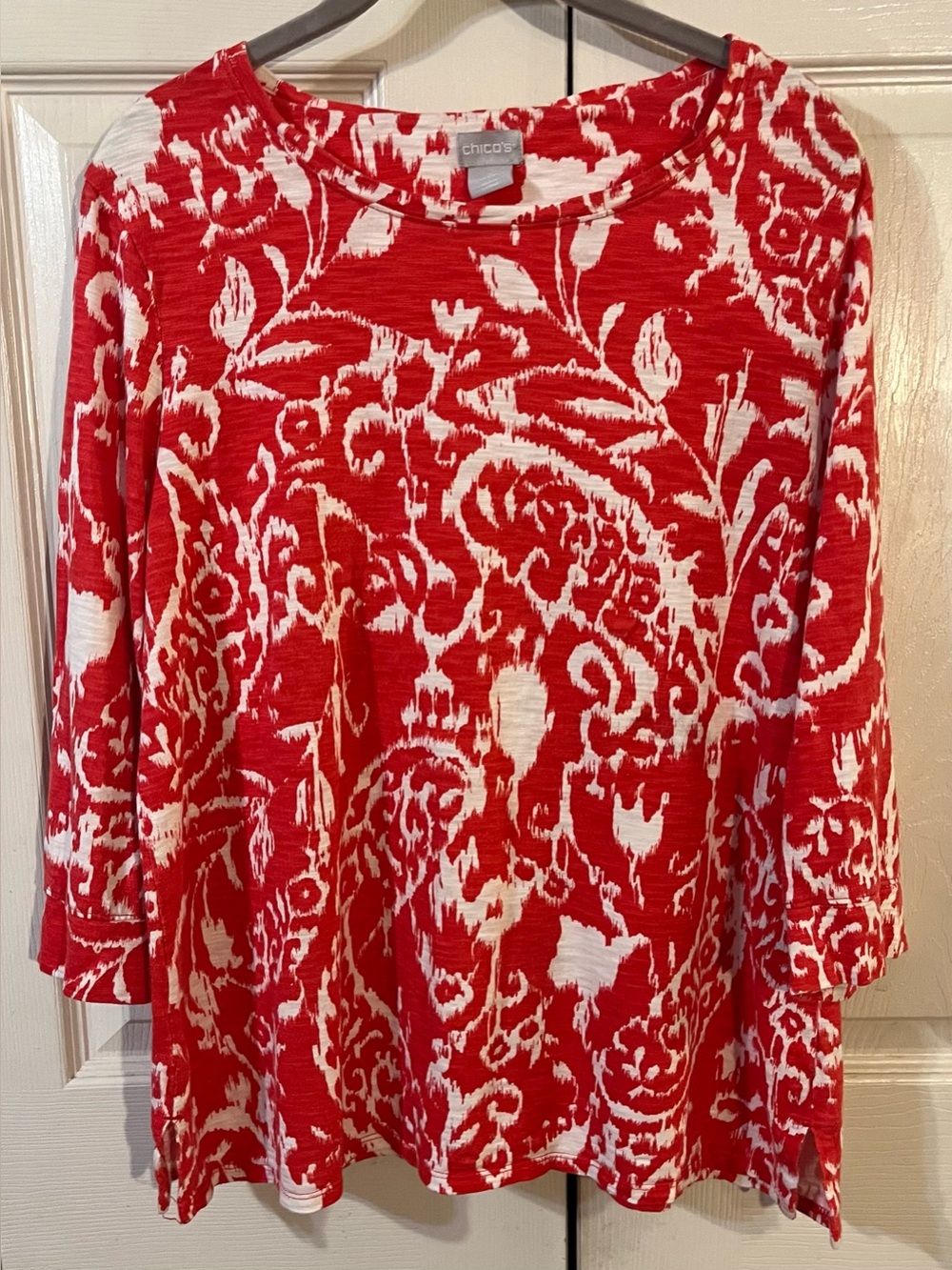 Chico’s Red & White Floral Paisley Top Faux Buttons On Back 3/4 Sleeves (L-2)